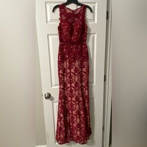 Elegant Burgundy Lace Evening Gown